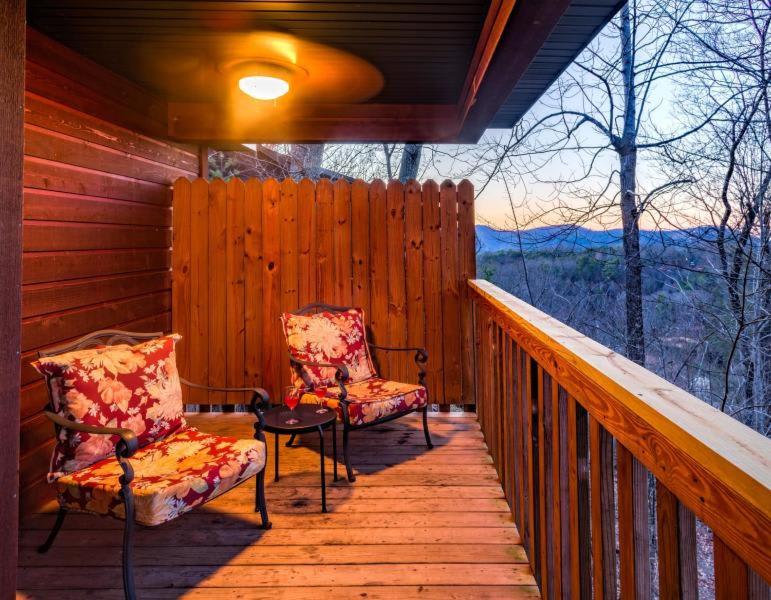 Great View! Pool Table,Hot Tub,Privacy,Fireplace